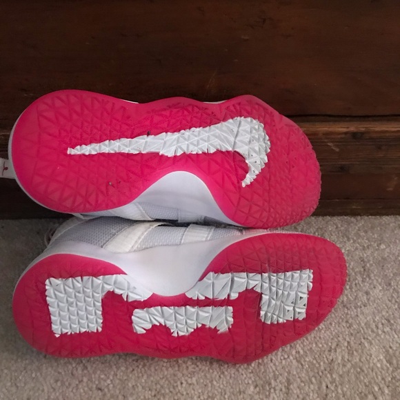 Le’Bron James basketball shoes - Picture 3 of 3